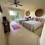 La Chiquita Del Mar